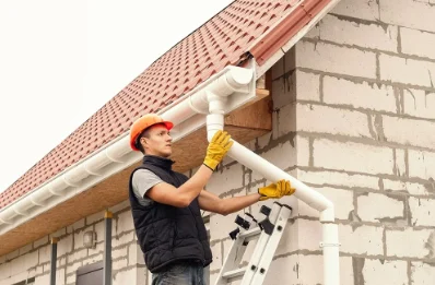 Pose et remplacement de gouttières à Lataule